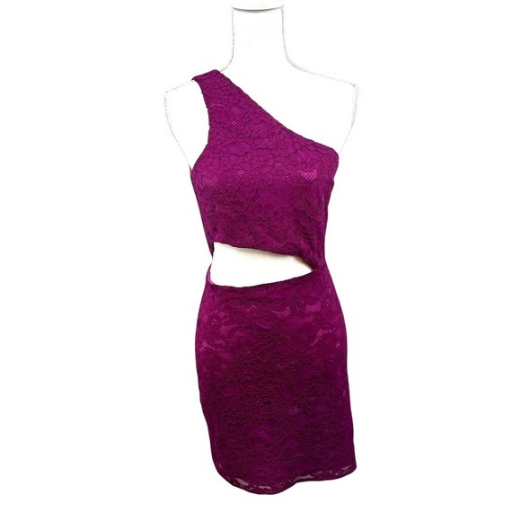 NBD x Naven‎ Elina One Shoulder Waist Cut Out Lace Mini Dress in Magenta - Picture 3 of 10